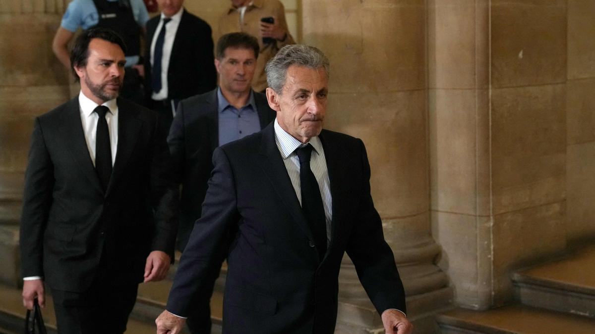 El expresidente francés, Nicolas Sarkozy, a la salida de la última vista de su juicio de apelación por la financiación libia para su campaña electoral de 2007.
