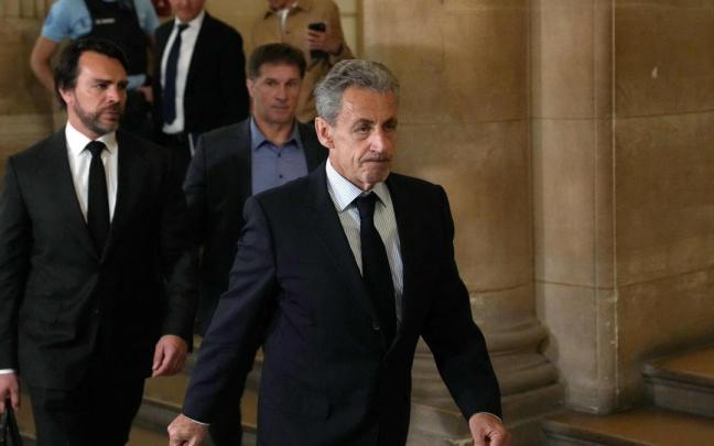 El expresidente francés, Nicolas Sarkozy, a la salida de la última vista de su juicio de apelación por la financiación libia para su campaña electoral de 2007.