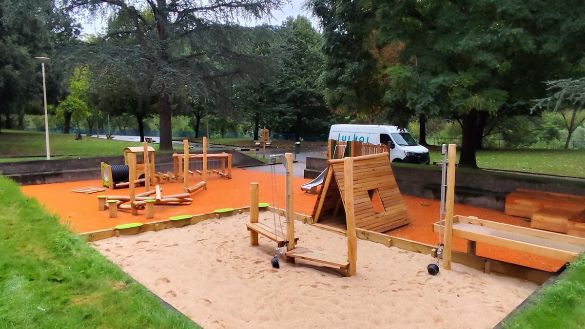 Arrigorriaga ha renovado un área infantil siguiendo criterios de integración en la naturaleza