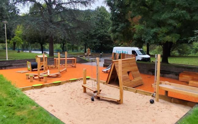 Arrigorriaga ha renovado un área infantil siguiendo criterios de integración en la naturaleza