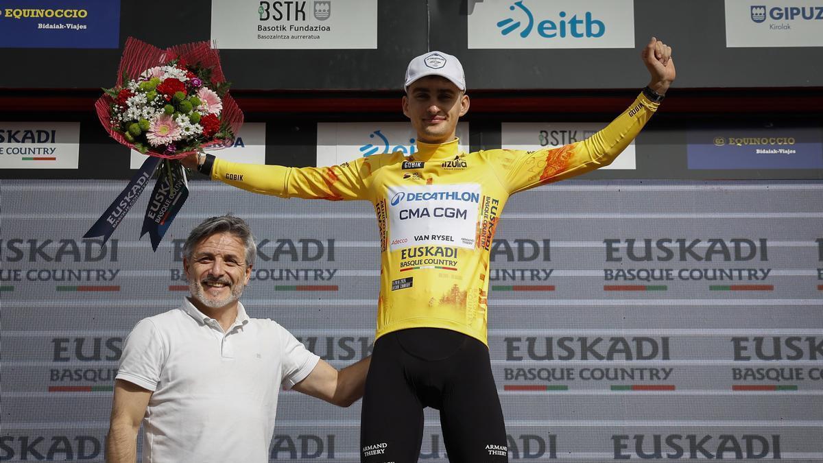 Paul Seixas continúa firme en el liderato.