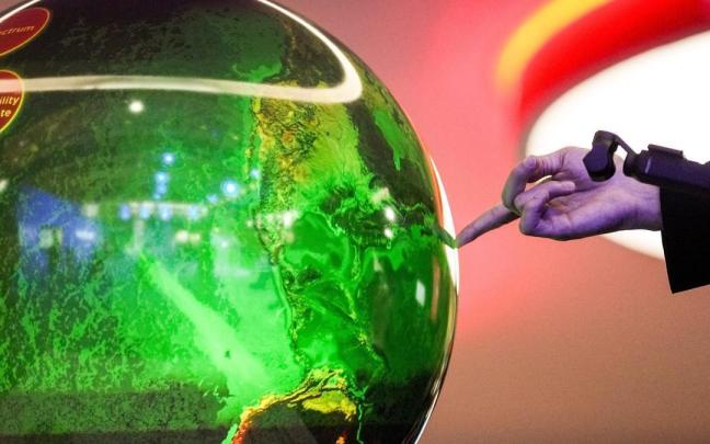 Detalle de unos de los stands este jueves en uno de los pabellones del MWC 2024, el mayor evento mundial de tecnología.