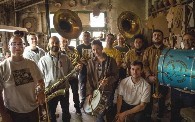 Broken Brothers Brass Band.