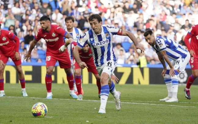 Oyarzabal se dispone a lanzar el penalti que erró ante el Getafe. RUBEN PLAZA Oyarzabal se dispone a lanzar el penalti que erró ante el Getafe. RUBEN PLAZA