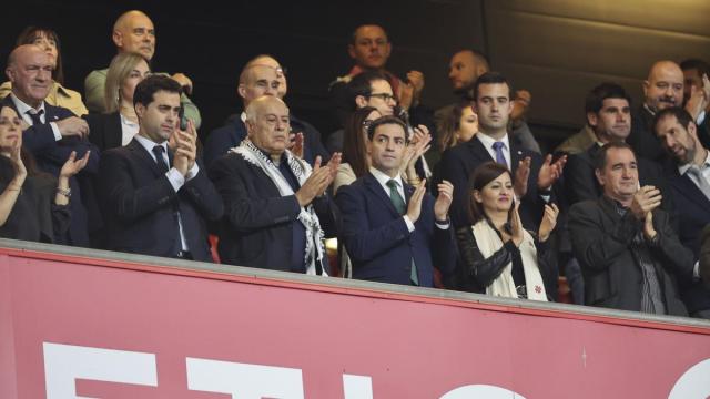 Un acontecimiento histórico en el campo y en las gradas