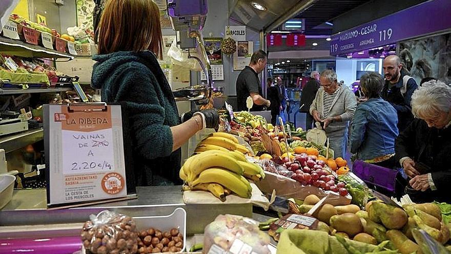 La alimentación modera su escalada pero las gasolinas calientan los precios en la CAV