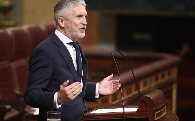 El ministro del Interior, Fernando Grande Marlaska, interviene durante una sesión de control al Gobierno, en el Congreso de los Diputados.