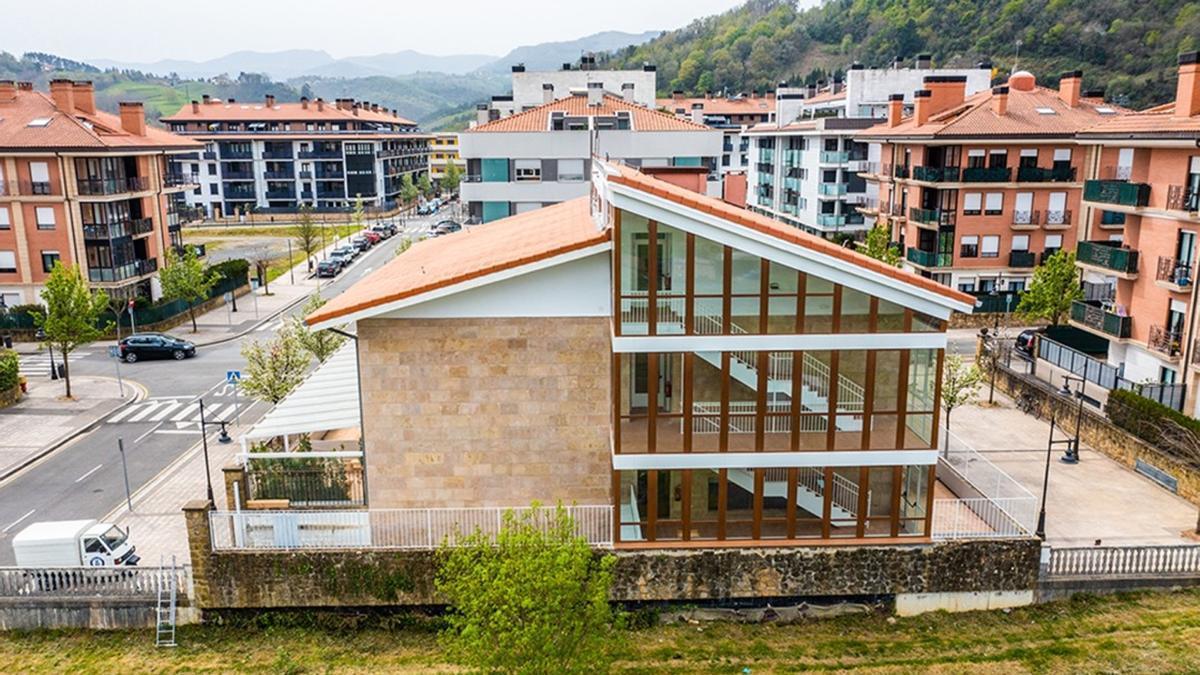 Exterior de la haurreskola Maria Maestra de Orio.