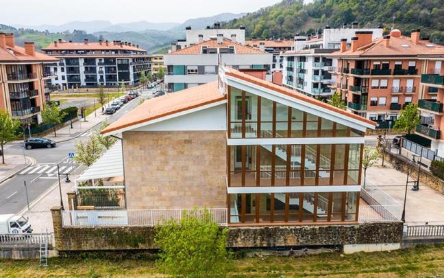 Exterior de la haurreskola Maria Maestra de Orio.