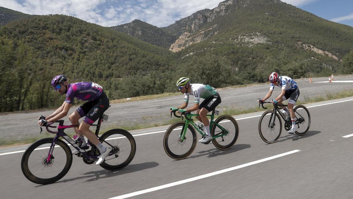 Ander Okamika, González y Sepúlveda, en la fuga del día.