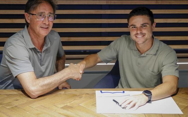 Loren y Sangalli, tras cerrarse el fichaje del donostiarra por el Málaga. / MÁLAGA CF