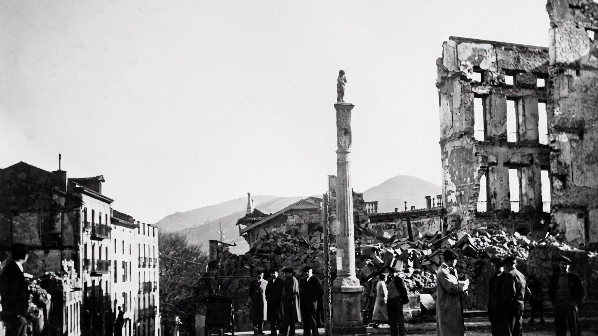 Ambito de la plaza de San Juan de Irun tras el incendio de comienzos de septiembre de 1936
