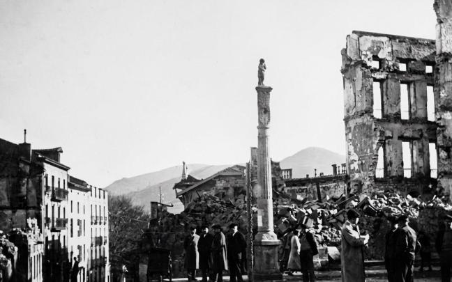 Ambito de la plaza de San Juan de Irun tras el incendio de comienzos de septiembre de 1936