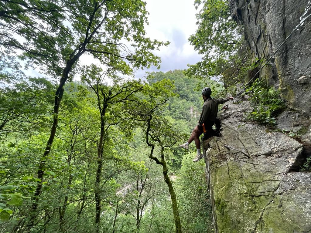 Vistas desde lo alto de la vía.