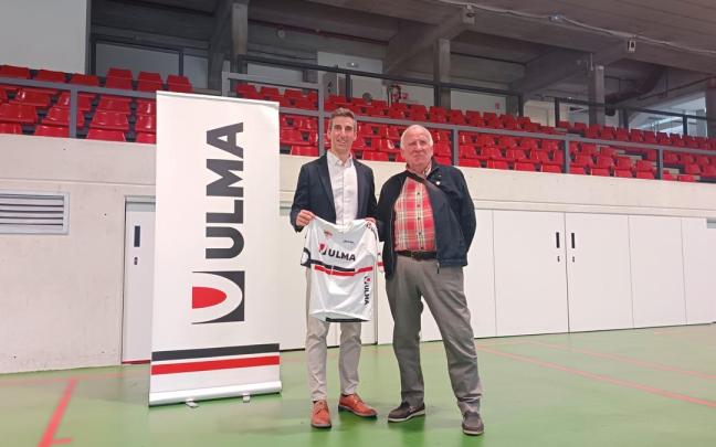 Los presidentes del Grupo Ulma, Ibon Calvo, y el Aloña Mendi, Anton Inza, este lunes en la presentación del acuerdo.