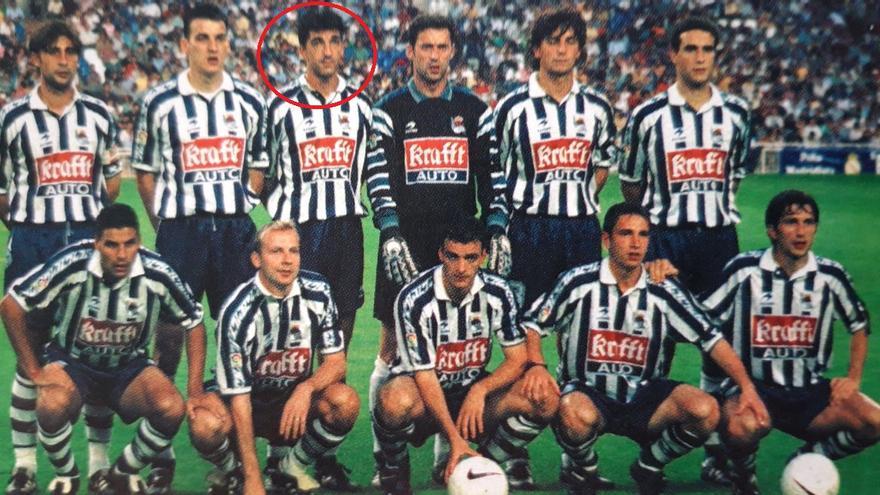 Una alineación de la Real durante la temporada 1997-98, con Imanol Alguacil. / N.G.