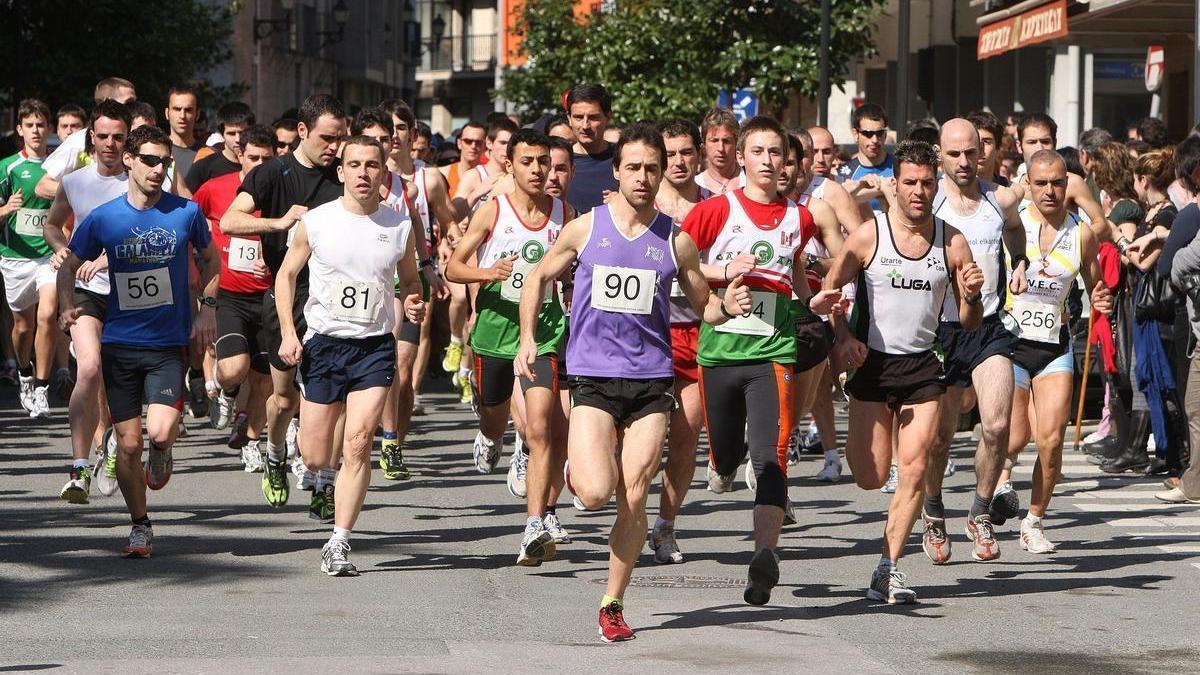 La calles de Zestoa llevan más de cuatro décadas siendo testigo de las evoluciones de los atletas participantes en esta longeva carrera