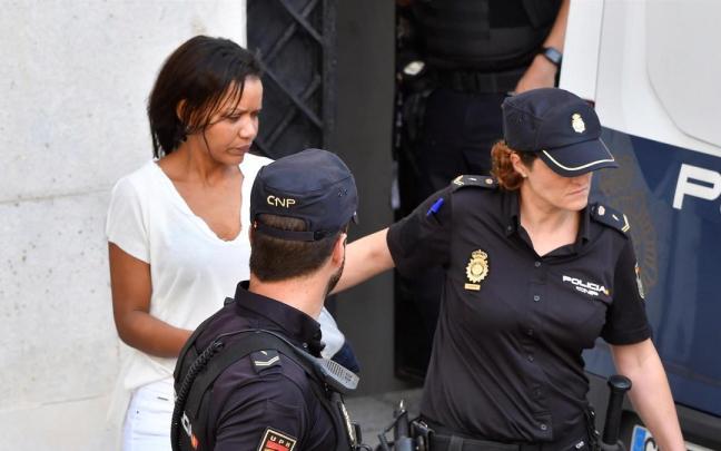 Imagen de archivo de Ana Julia Quezada siendo custodiada por la Policía Nacional a su salida de la Audiencia Provincial de Almería. / EFE Imagen de archivo de Ana Julia Quezada siendo custodiada por la Policía Nacional a su salida de la Audiencia Provincial de Almería.