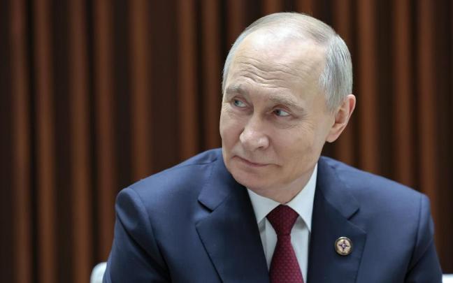 Vladimir Putin durante una reunión en la cumbre de Kirguistán.