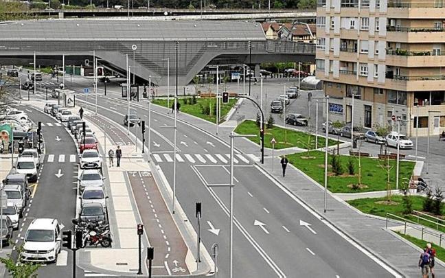 Zona de Loiola, donde desde el martes habrá aparcamiento regulado de pago.