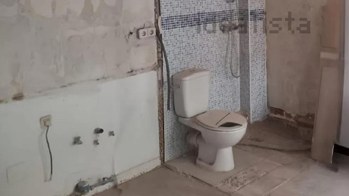 Los restos que quedan del baño.