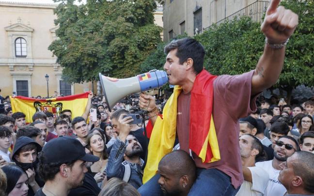 El periodista Vito Quiles interviene en el acto 'España combativa' convocado en la Facultad de Derecho de la Universidad de Granada