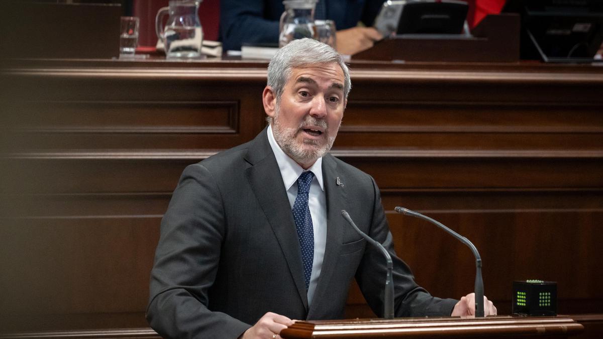 Fernando Clavijo, durante su intervención en el pleno del Parlamento canario.