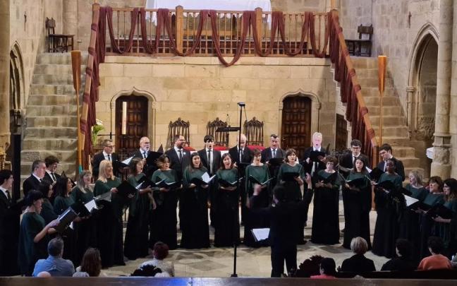 Ganbara abesbatza en una actuación.