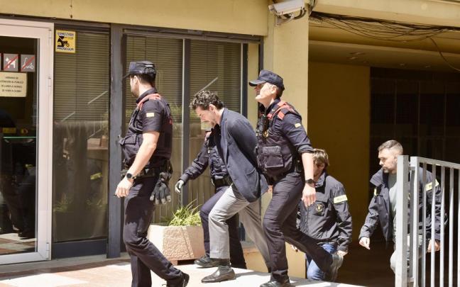 Jonathan Andic, el hijo del fundador de Mango, a su llegada a los Juzgados de Martorell (Barcelona).