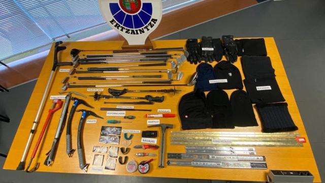 Material incautado en la previa de la pelea en las horas previas del Real-PSG.