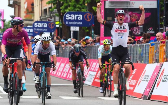 Ackermann celebra su victoria en la undécima etapa del Giro. Ackermann celebra su victoria en la undécima etapa del Giro.