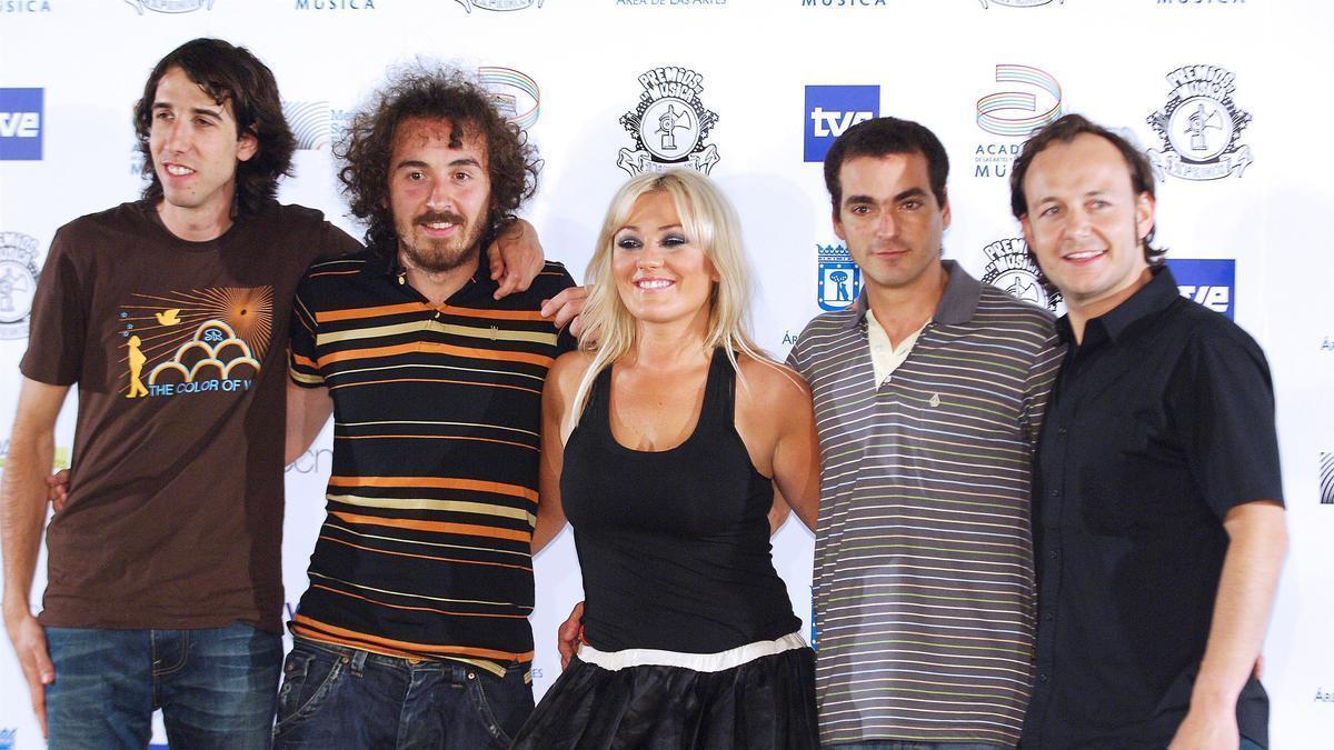 La oreja de Van Gogh con Amaia Montero en una foto de archivo