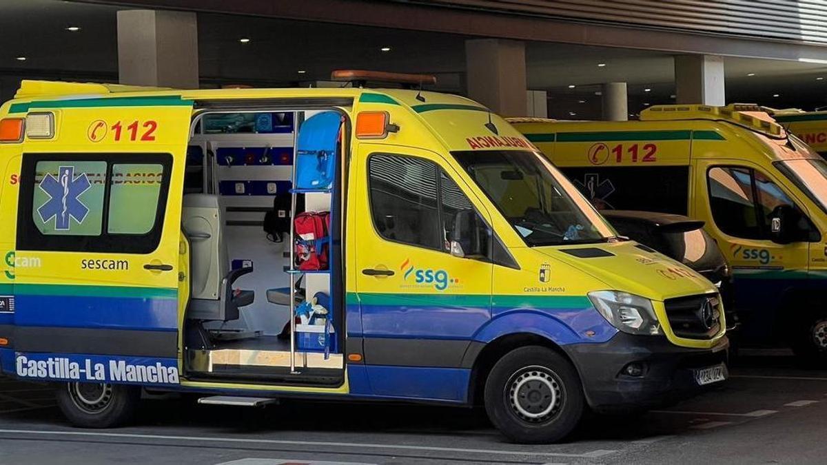 Ambulancias del Servicio de Salud de Castilla-La Mancha en una foto de archivo.