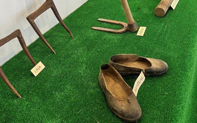 La exposición con piezas del baserri se podrá ver hasta el 29 de octubre en Torrezabal