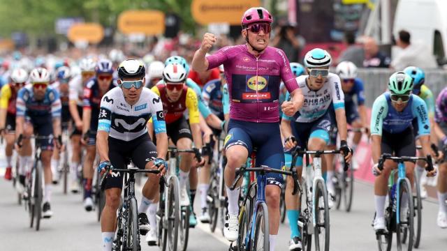 Mads Pedersen vence en Valona su segunda etapa en el Giro y recupera el liderato. / Efe Mads Pedersen vence en Valona su segunda etapa en el Giro y recupera el liderato.