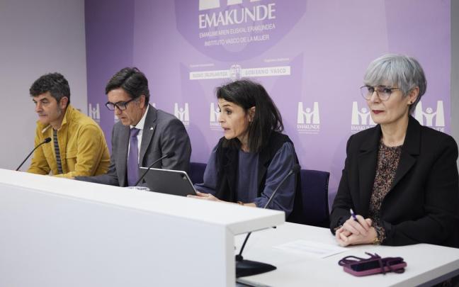 La rueda de prensa celebrada este lunes en Gasteiz. / IREKIA La rueda de prensa celebrada este lunes en Gasteiz.