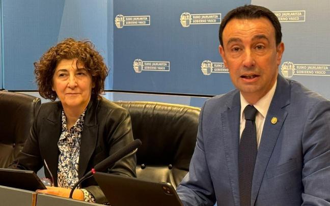 La viceconsejera de Trabajo y Seguridad Social, Elena Pérez Barredo, y el vicelehendakari y consejero de Economía, Trabajo y Empleo, Mikel Torres.