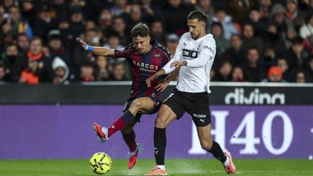 Iván Romero y José Copete, del Levante y Valencia, respectivamente, dos equipos en puestos de descenso.