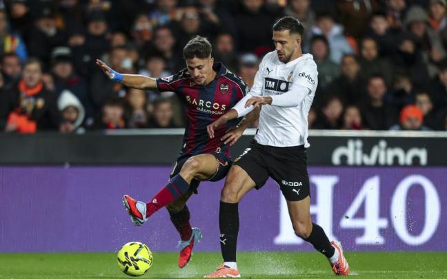 Iván Romero y José Copete, del Levante y Valencia, respectivamente, dos equipos en puestos de descenso.