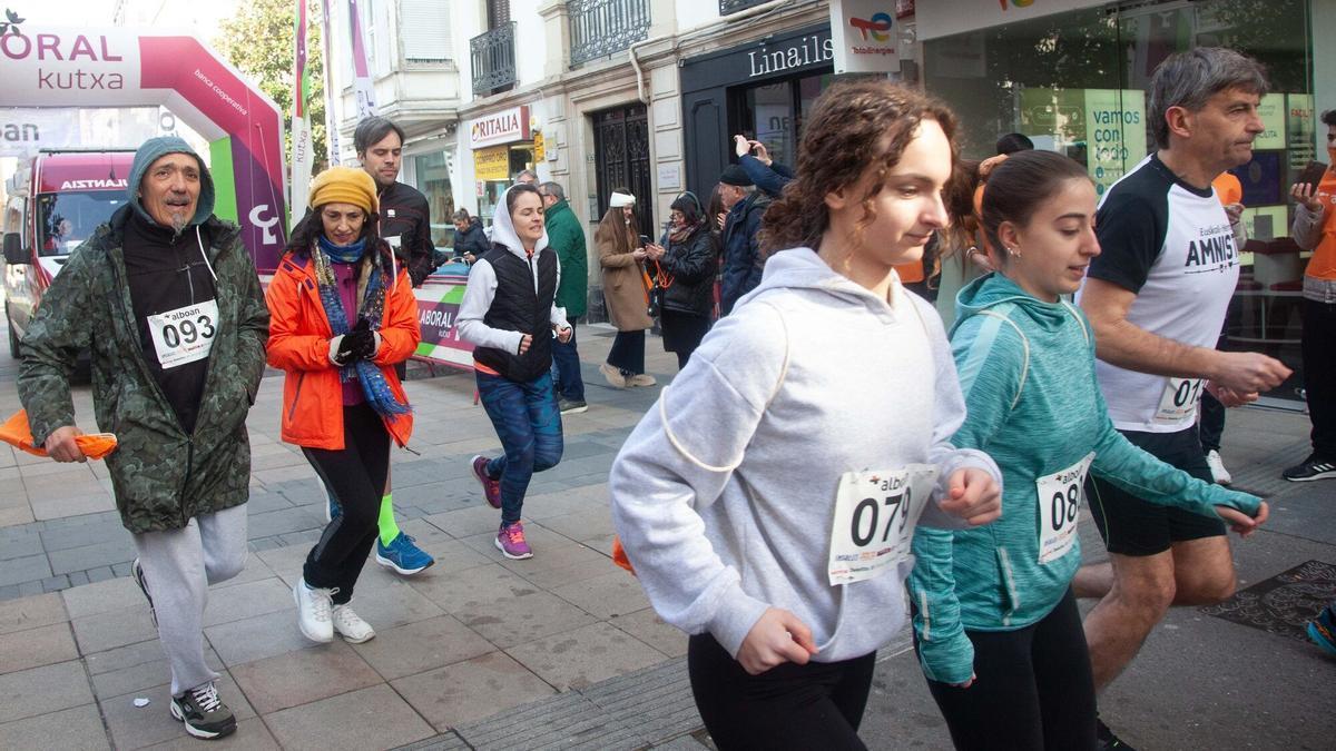 En imágenes: Carrera solidaria por la infancia refugiada en Vitoria