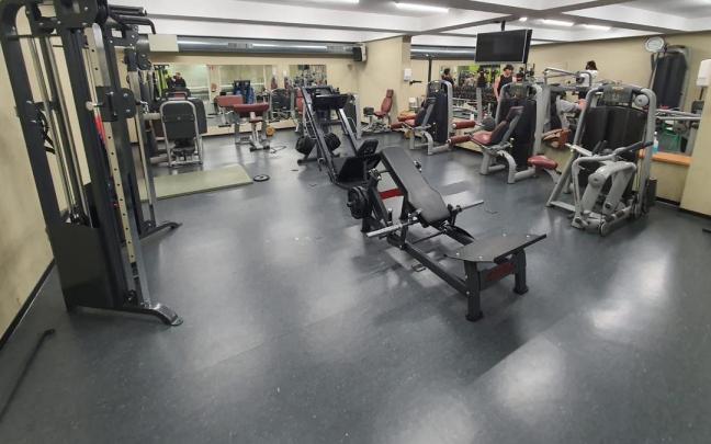 Vista de las instalaciones de la sala de musculación del polideportivo de Deba / Udala Vista de las instalaciones de la sala de musculación del polideportivo de Deba