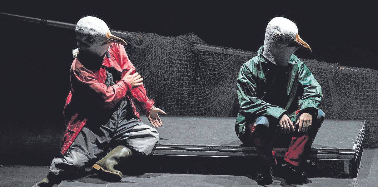 Leioako Kantika Koraleko kideak ‘Galerna. Azken bidaia’ ikuskizunean.