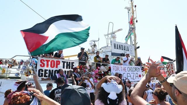 La Global Sumud Flotilla (GSF) ha organizado una nueva misión de ayuda humanitaria a Gaza que contará con una flotilla marítima unificada que saldrá desde Barcelona el 29 de marzo y una caravana humanitaria de personas por tierra, que
