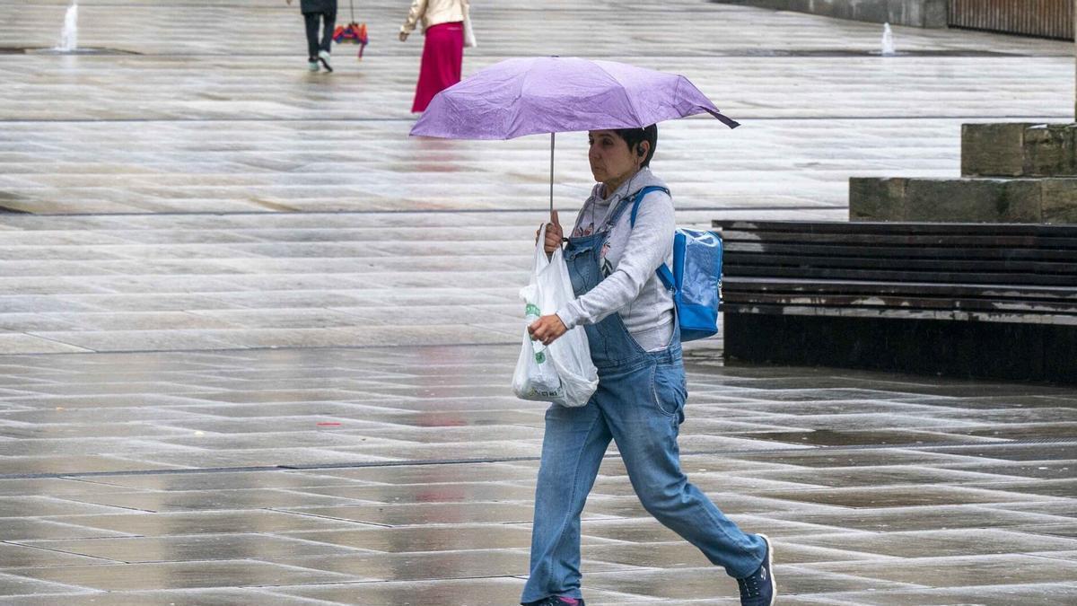 Fronte batek hodeiak eta euria ekarriko ditu ipar partera igande honetan.