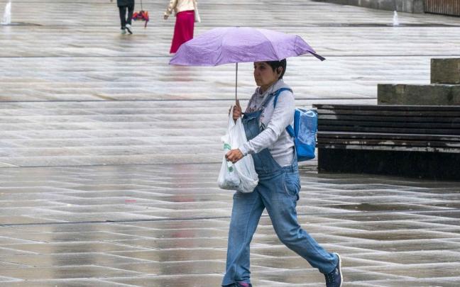 Fronte batek hodeiak eta euria ekarriko ditu ipar partera igande honetan.