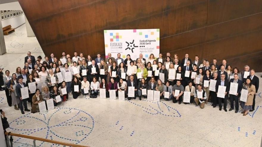Imagen de familia de los premiados.