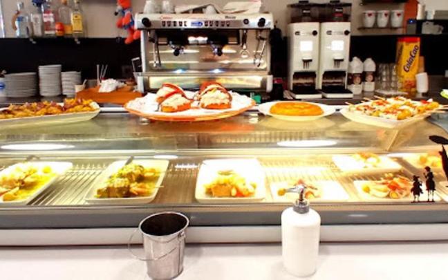 En imágenes: El bar El Mojito alberga una de las mejores tortillas del barrio de Abendaño en Vitoria En imágenes: El bar El Mojito alberga una de las mejores tortillas del barrio de Abendaño en Vitoria