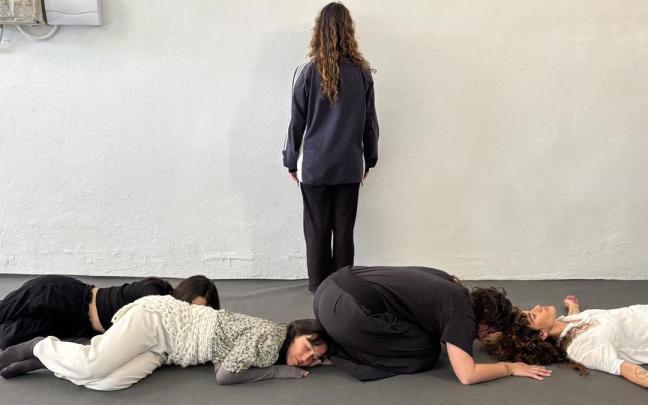 Foto del laboratorio 'Pieles otras' celebrado recientemente en Donostia de la mano de Izaro Ieregi y Ageda Blasco.