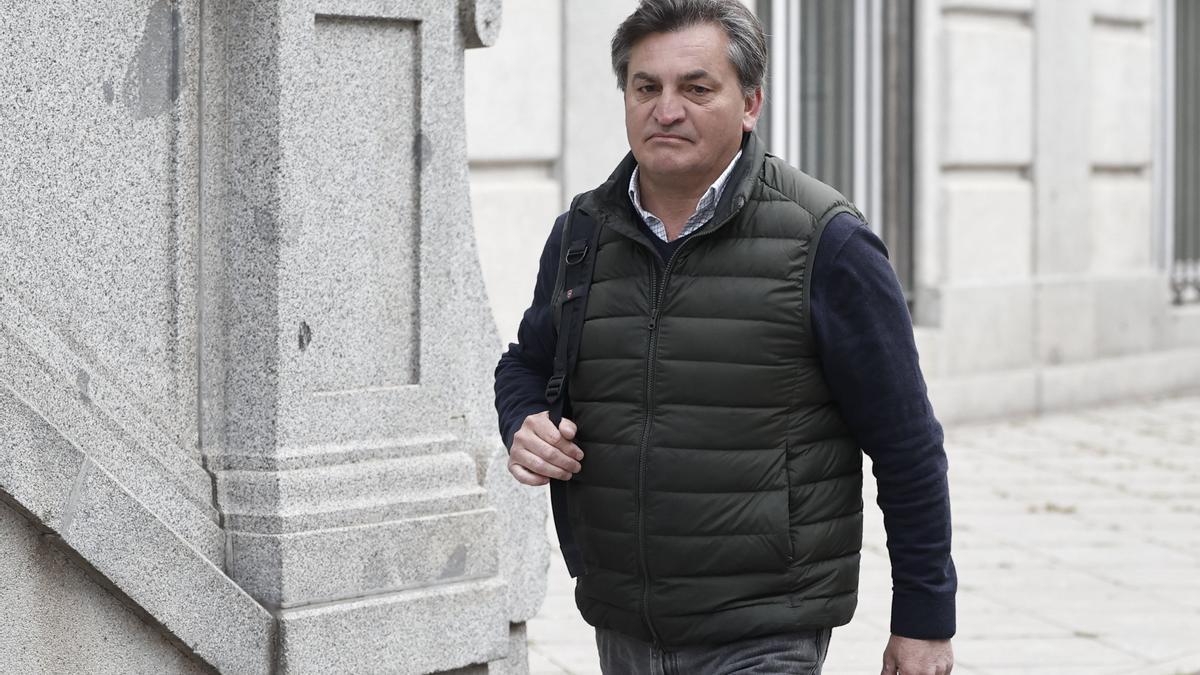 Álvaro Gallego, el hombre que hizo de chófer de Carmen Pano, a su llegada al Tribunal Supremo.