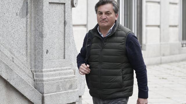 Álvaro Gallego, el hombre que hizo de chófer de Carmen Pano, a su llegada al Tribunal Supremo.